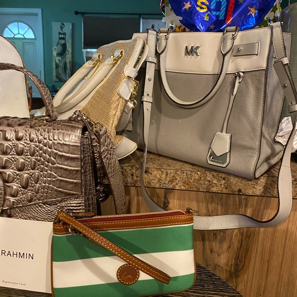 Purses - Picture 2 of 3